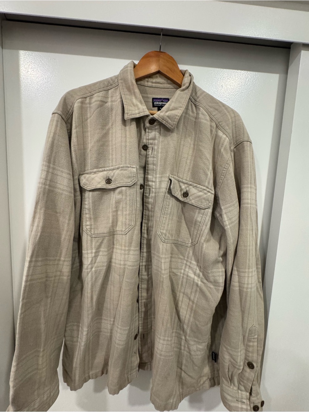 Patagonia Men's Light Tan Plaid Button-Up Shirt Jacket
